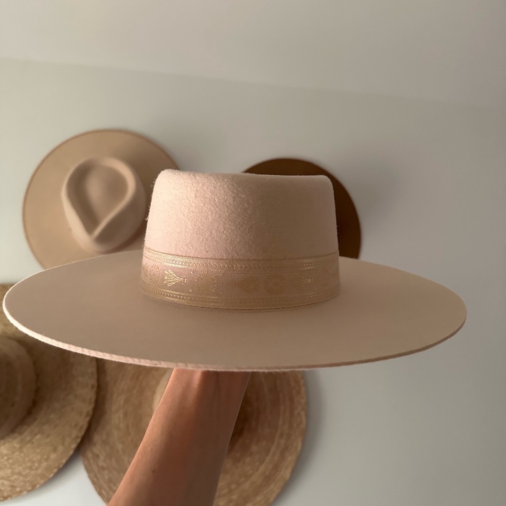 Lack of color Sierra Boater M 57 never worn! NWOT